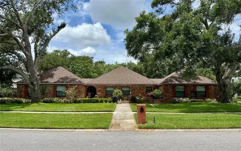 4405 Meadowwood Way Tampa FL 33618