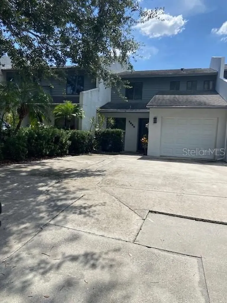5820 Idle Forest Place Tampa FL 33614