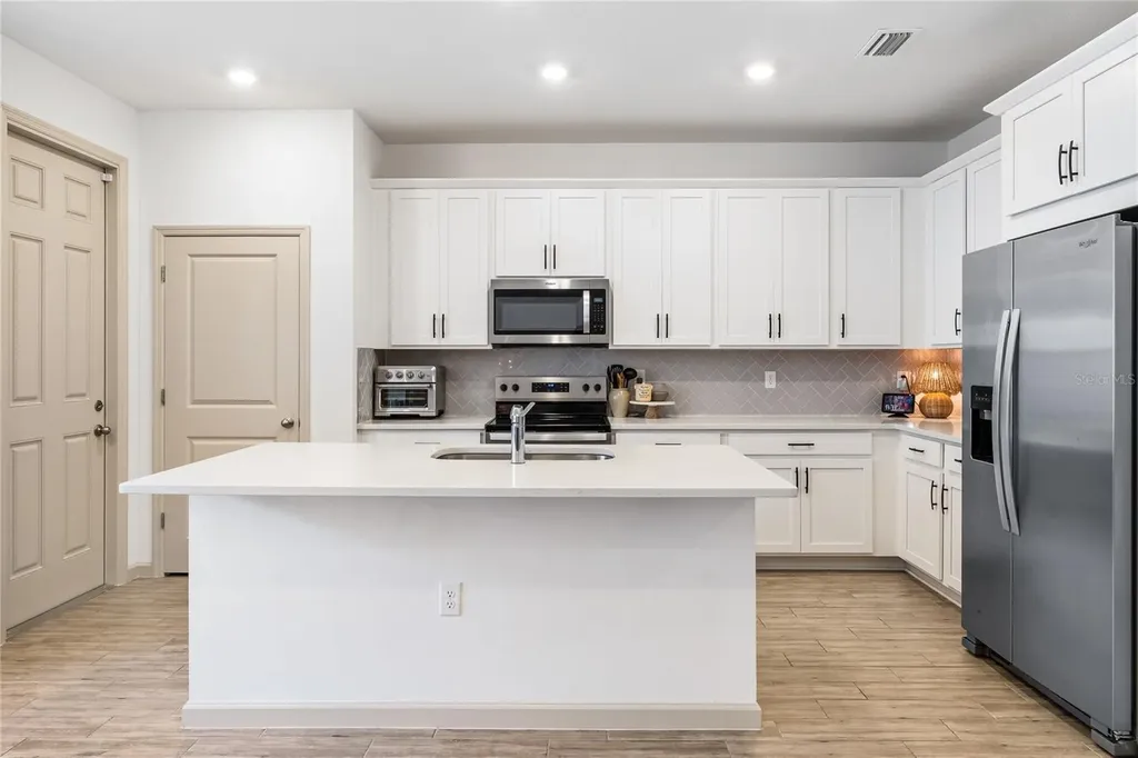 627 Dogfish Lane Debary FL 32713