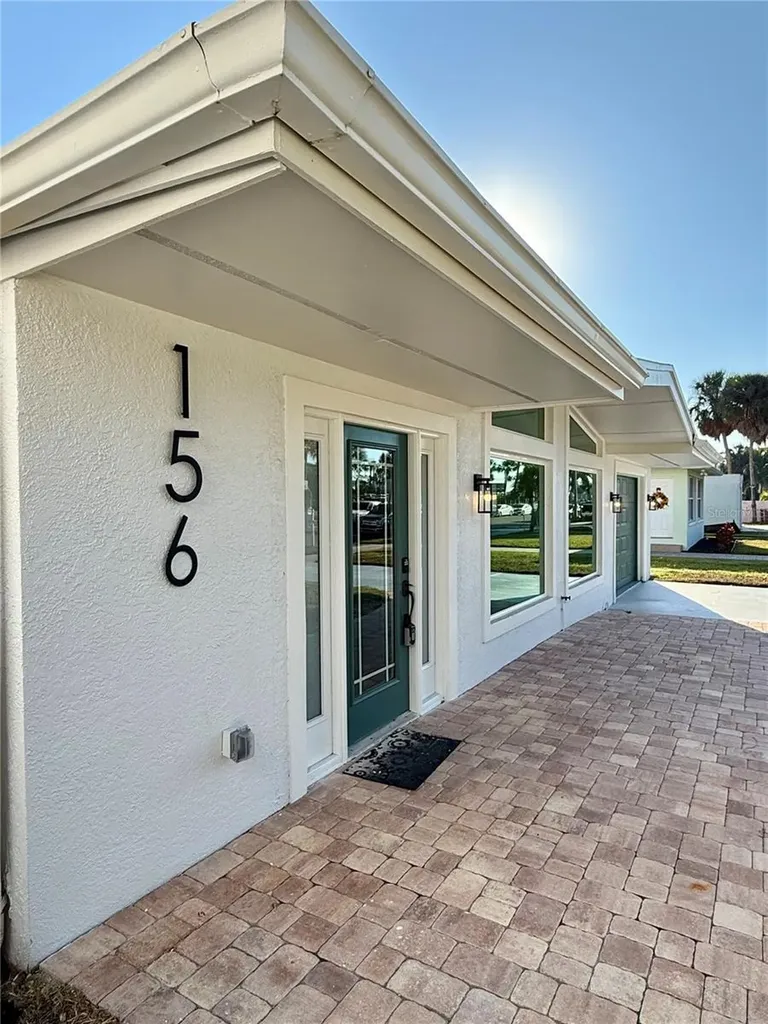 156 N Boulevard Of The Presidents Sarasota FL 34236