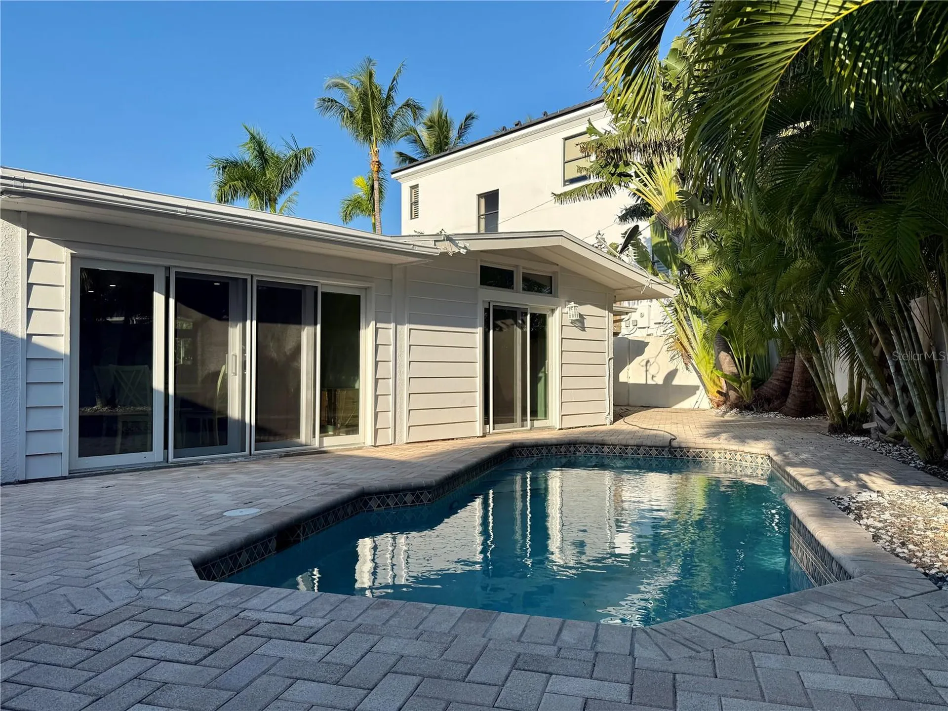 156 N Boulevard Of The Presidents Sarasota FL 34236