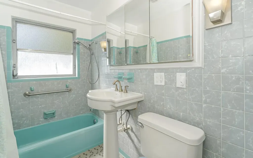 2461 Ringling Boulevard Sarasota FL 34237