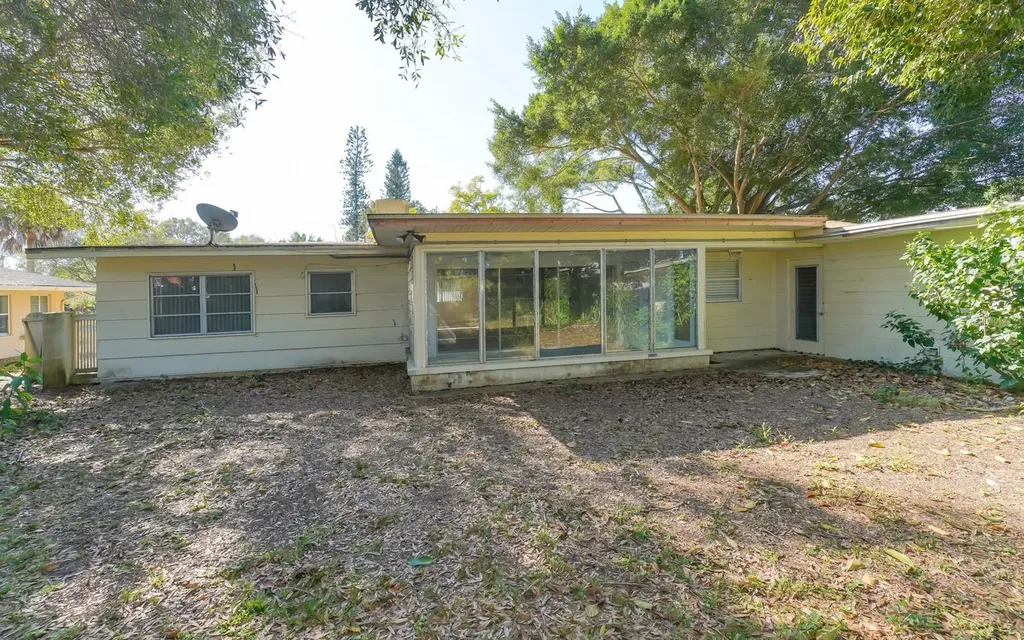 2461 Ringling Boulevard Sarasota FL 34237
