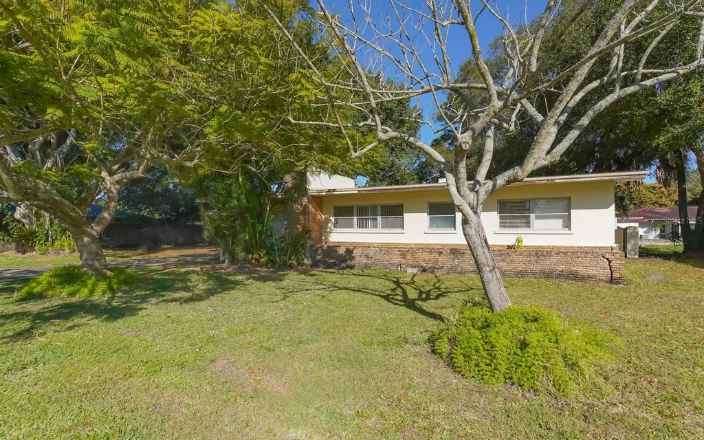 2461 Ringling Boulevard Sarasota FL 34237