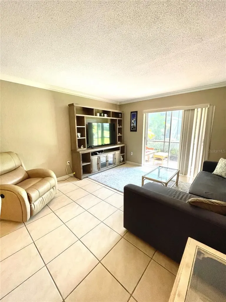 912 La Costa Circle Sarasota FL 34237