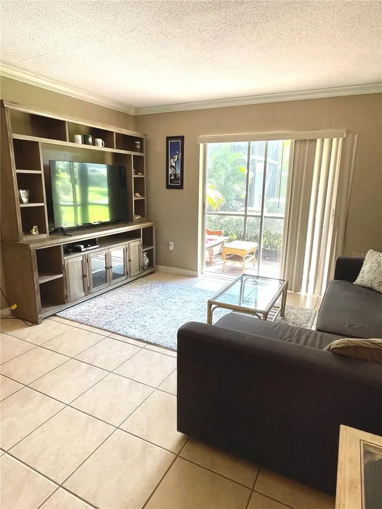 912 La Costa Circle Sarasota FL 34237