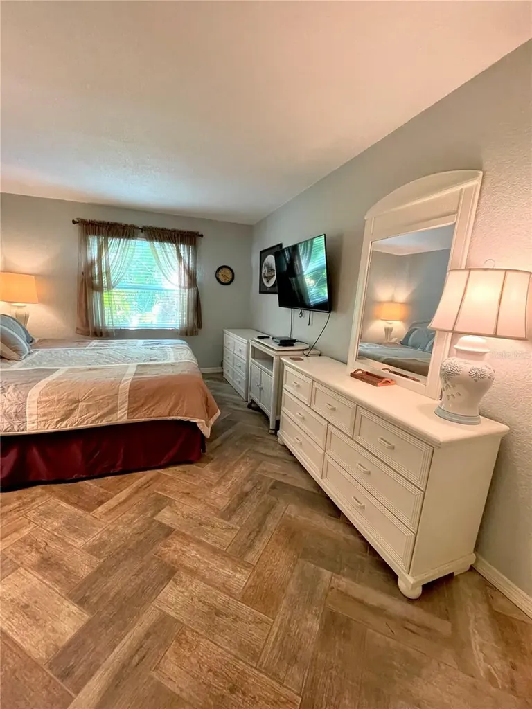 912 La Costa Circle Sarasota FL 34237