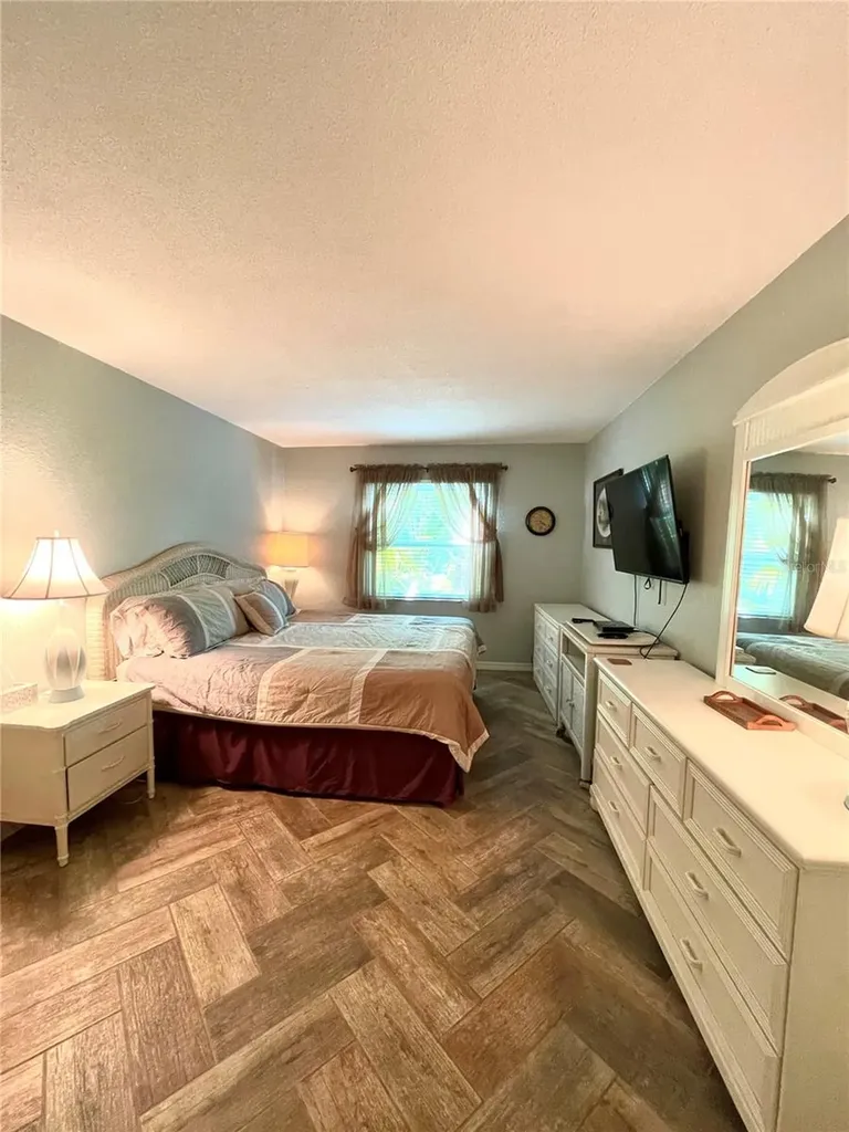 912 La Costa Circle Sarasota FL 34237