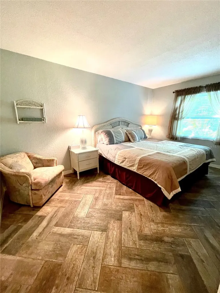 912 La Costa Circle Sarasota FL 34237