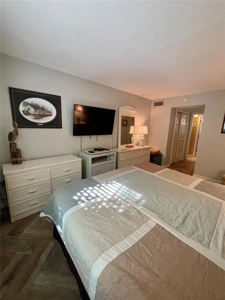 912 La Costa Circle Sarasota FL 34237