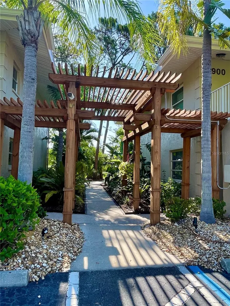 912 La Costa Circle Sarasota FL 34237