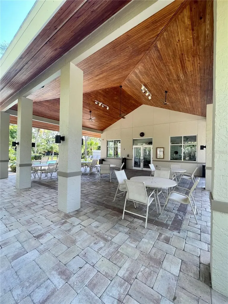 912 La Costa Circle Sarasota FL 34237