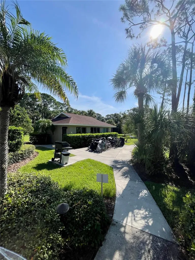 912 La Costa Circle Sarasota FL 34237