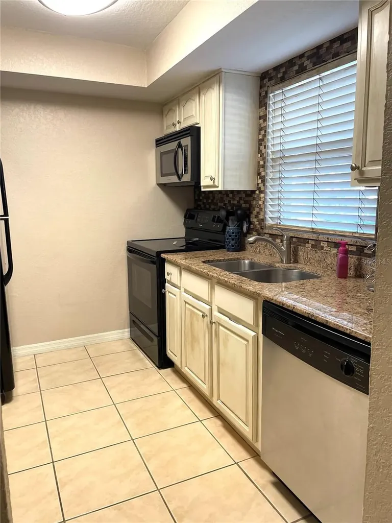 912 La Costa Circle Sarasota FL 34237