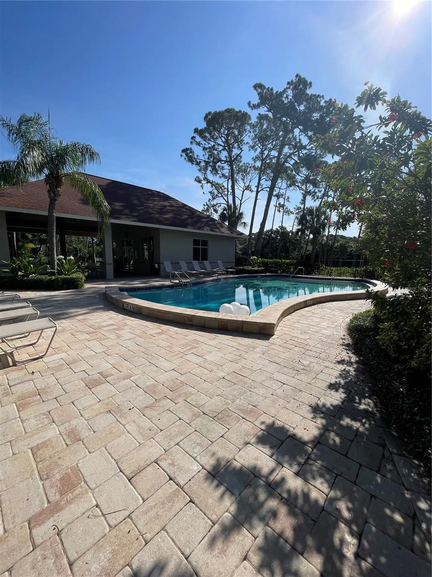 912 La Costa Circle Sarasota FL 34237