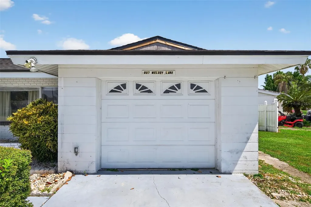 807 Melody Lane Bradenton FL 34207