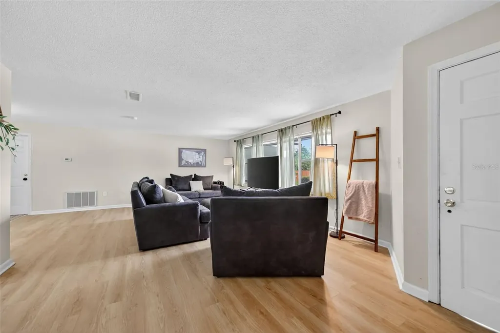 807 Melody Lane Bradenton FL 34207