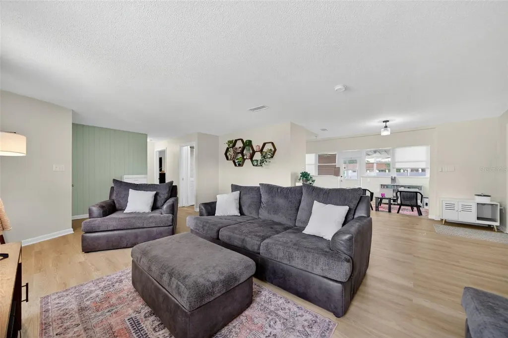807 Melody Lane Bradenton FL 34207