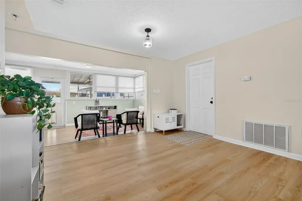 807 Melody Lane Bradenton FL 34207