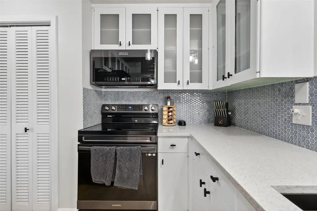 807 Melody Lane Bradenton FL 34207