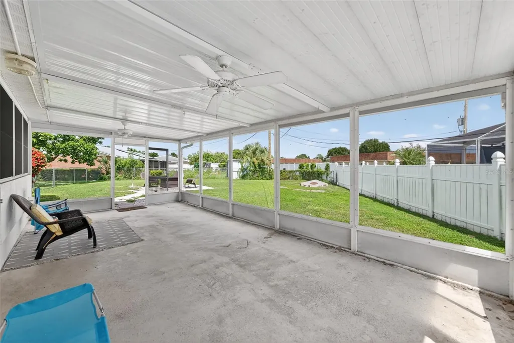 807 Melody Lane Bradenton FL 34207