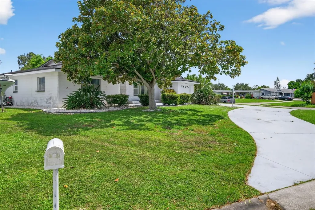 807 Melody Lane Bradenton FL 34207