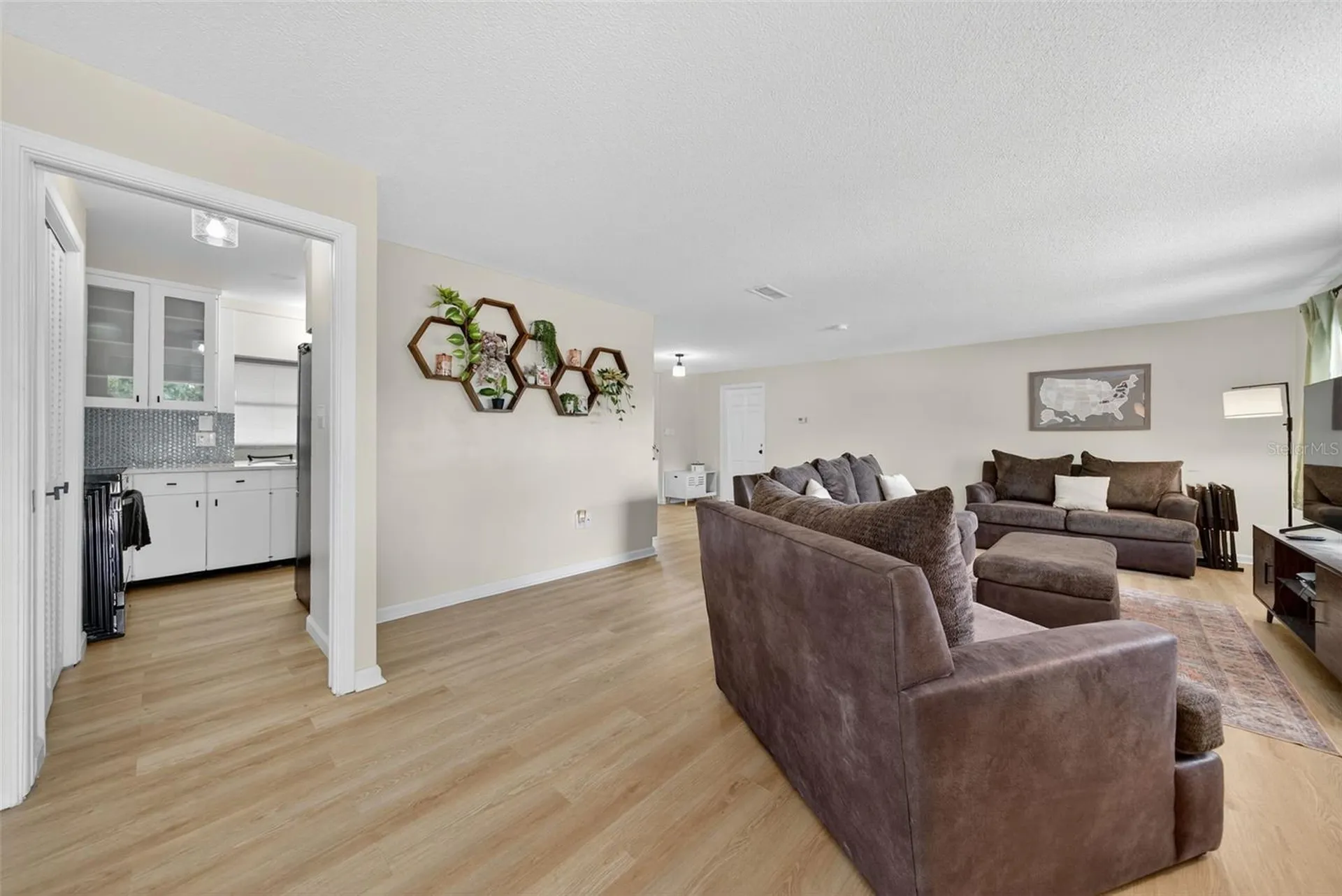 807 Melody Lane Bradenton FL 34207
