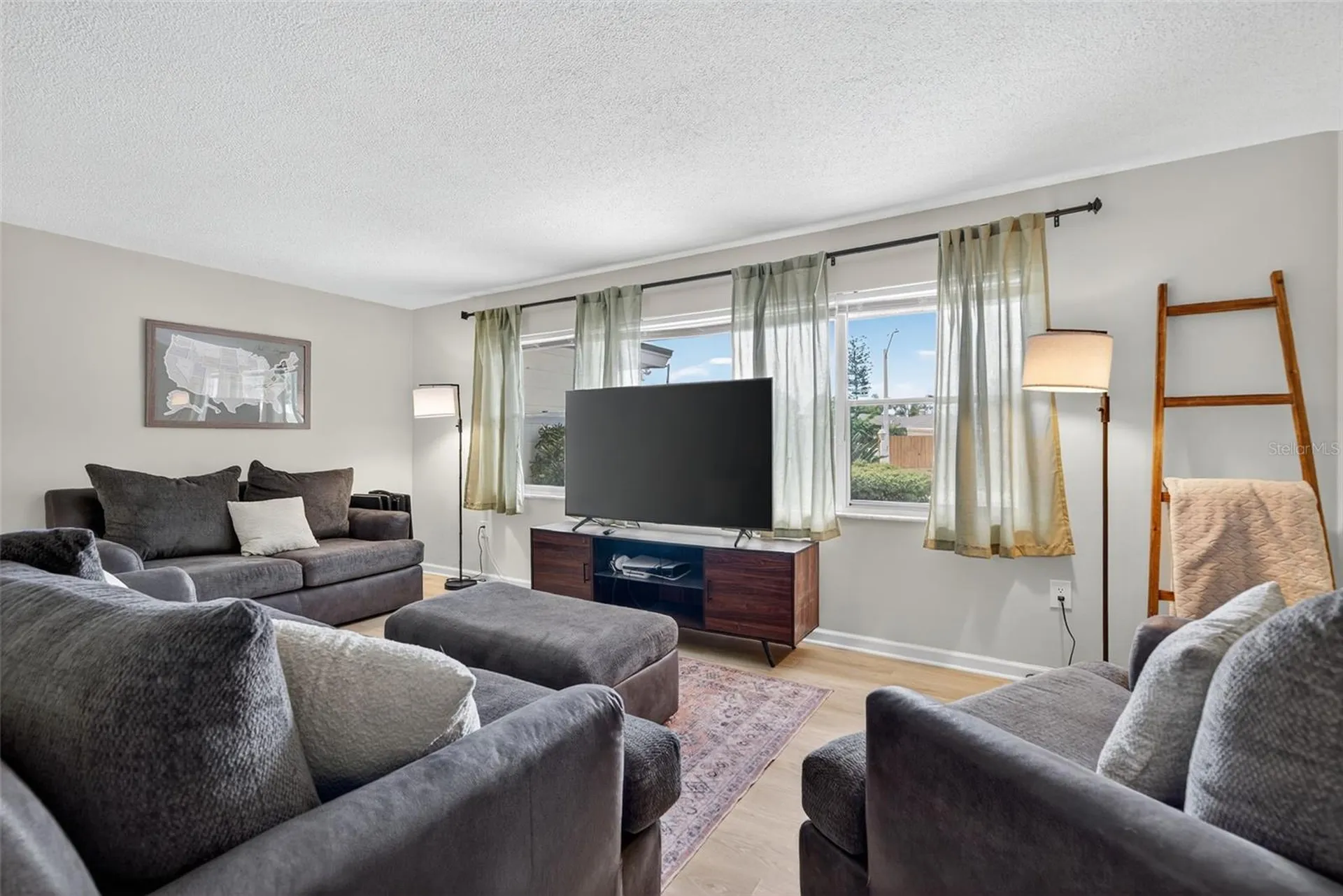 807 Melody Lane Bradenton FL 34207