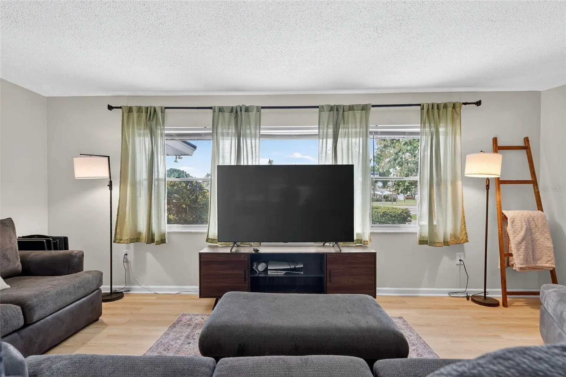 807 Melody Lane Bradenton FL 34207