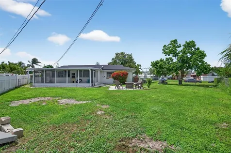 807 Melody Lane Bradenton FL 34207