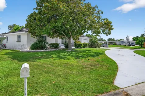807 Melody Lane Bradenton FL 34207