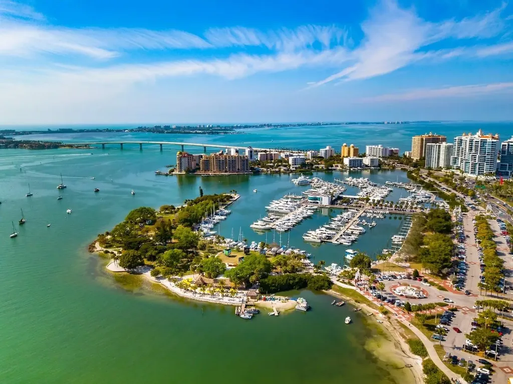 643 Calle De Peru Sarasota FL 34242