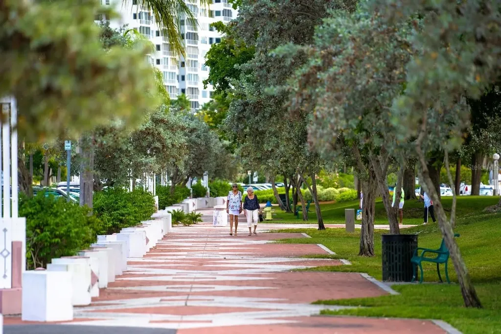 643 Calle De Peru Sarasota FL 34242