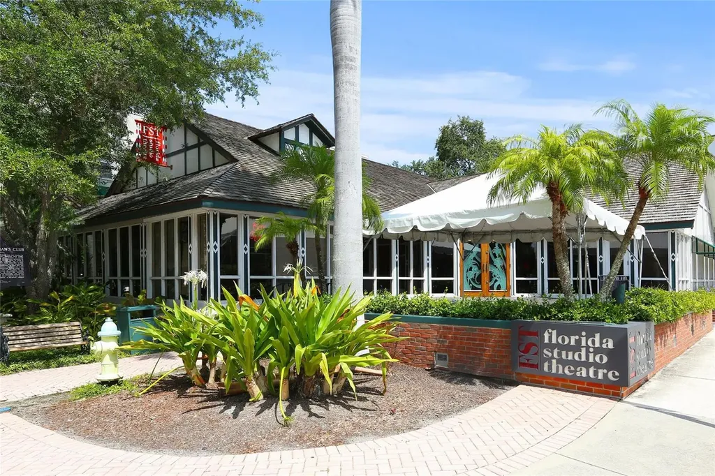 643 Calle De Peru Sarasota FL 34242