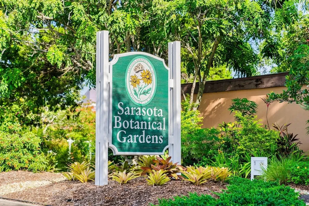 643 Calle De Peru Sarasota FL 34242