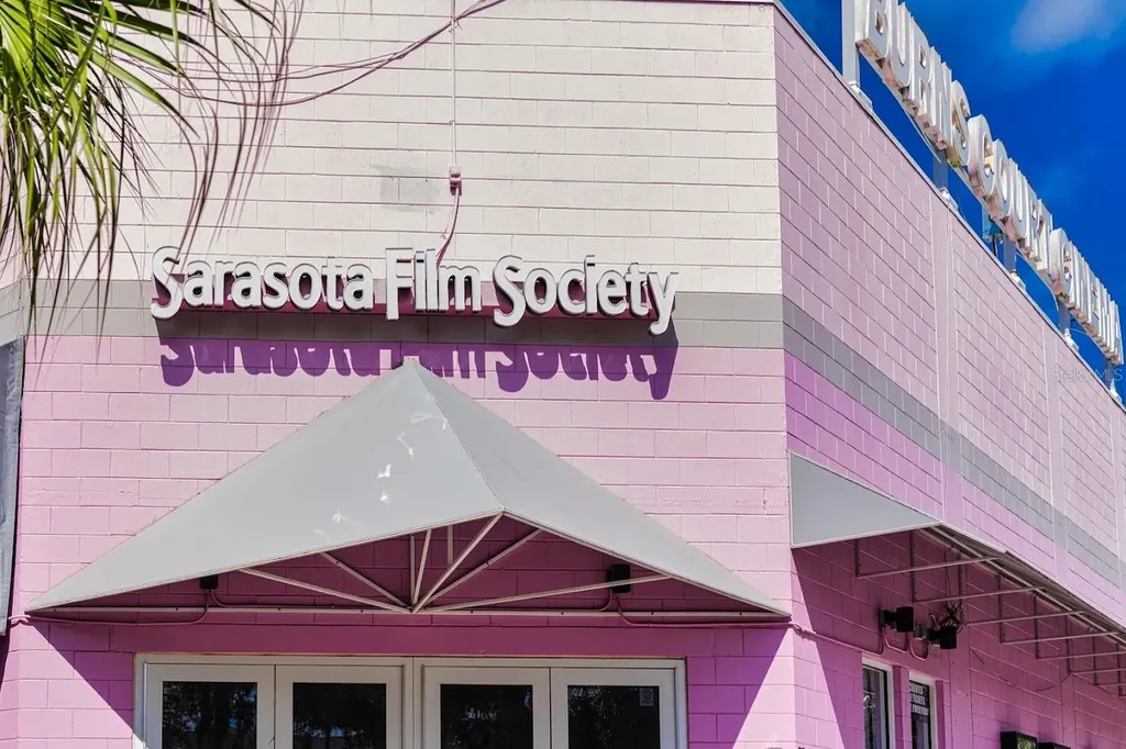 643 Calle De Peru Sarasota FL 34242