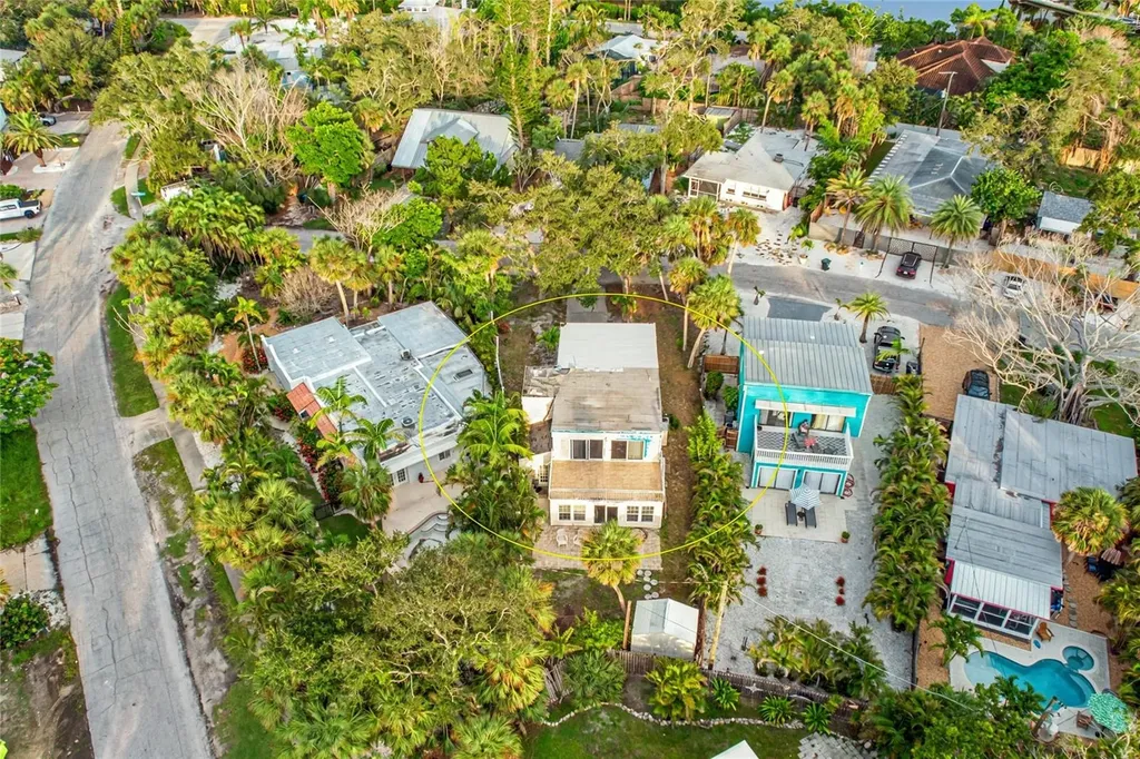 643 Calle De Peru Sarasota FL 34242