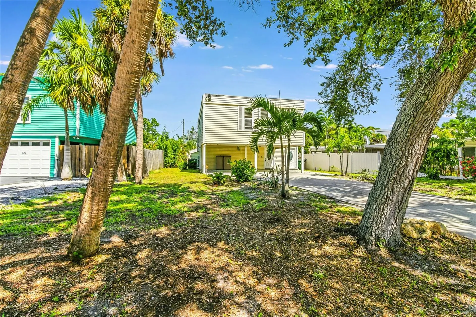 643 Calle De Peru Sarasota FL 34242