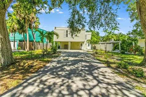 643 Calle De Peru Sarasota FL 34242