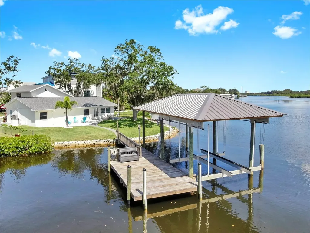 424 Doric Court Tarpon Springs FL 34689