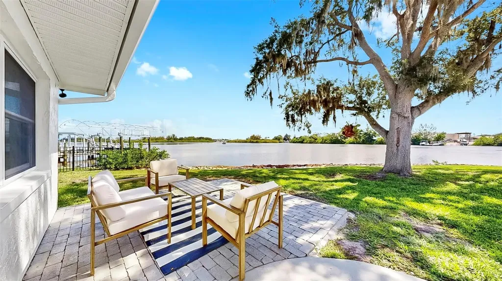 424 Doric Court Tarpon Springs FL 34689
