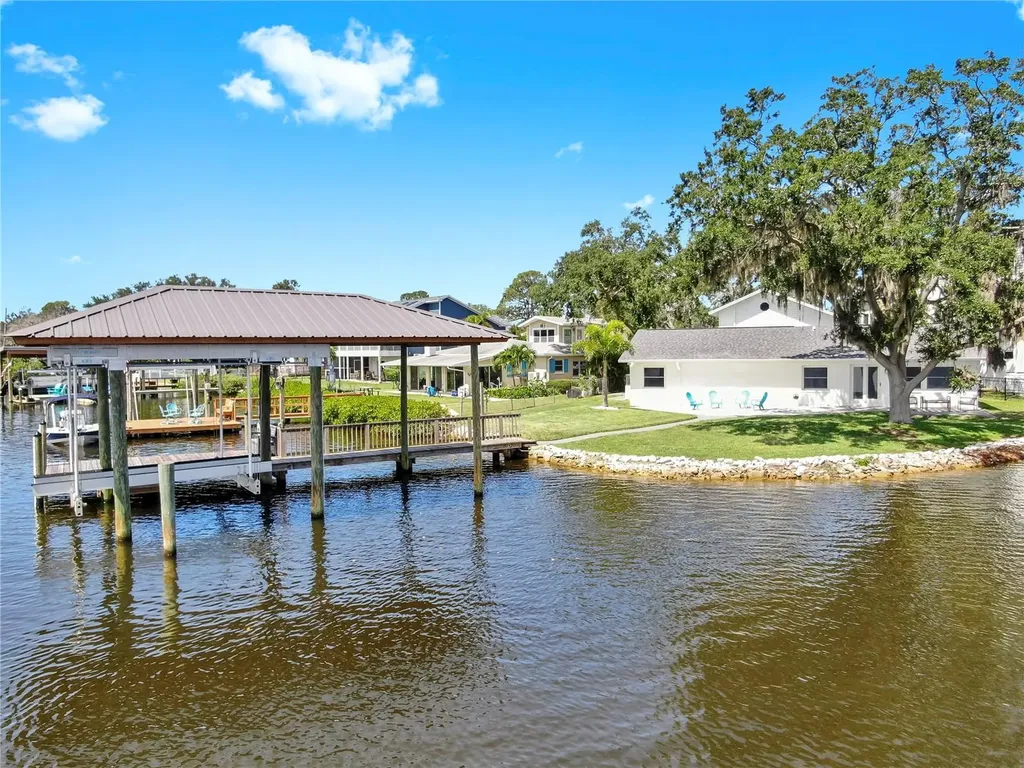 424 Doric Court Tarpon Springs FL 34689