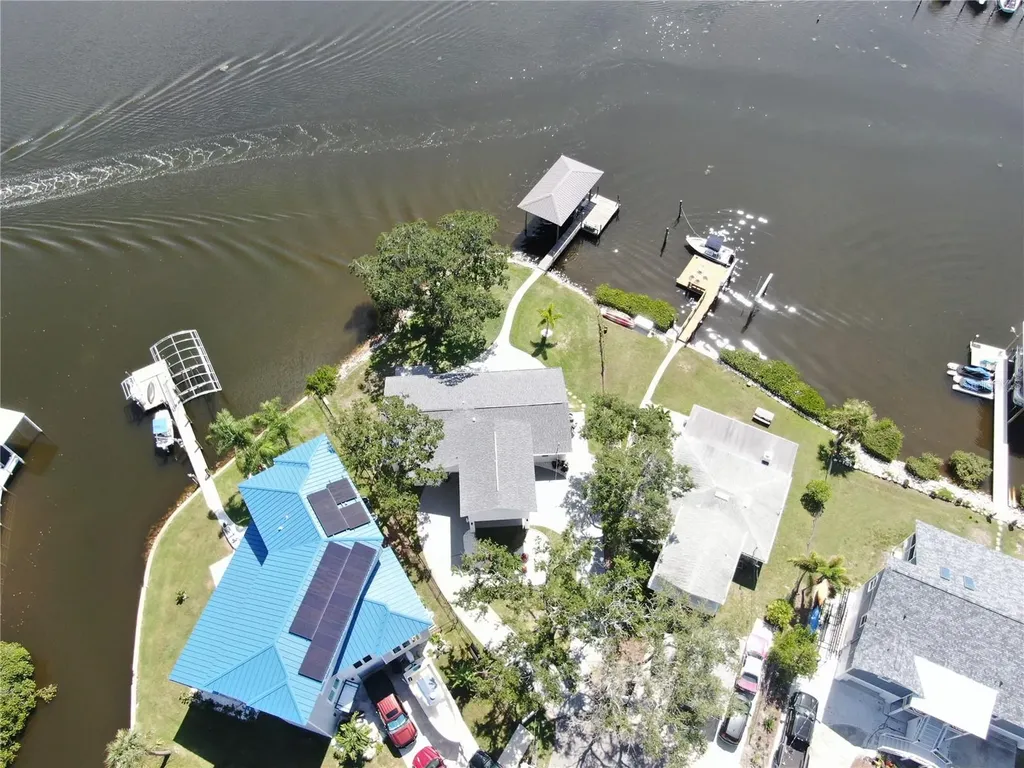 424 Doric Court Tarpon Springs FL 34689
