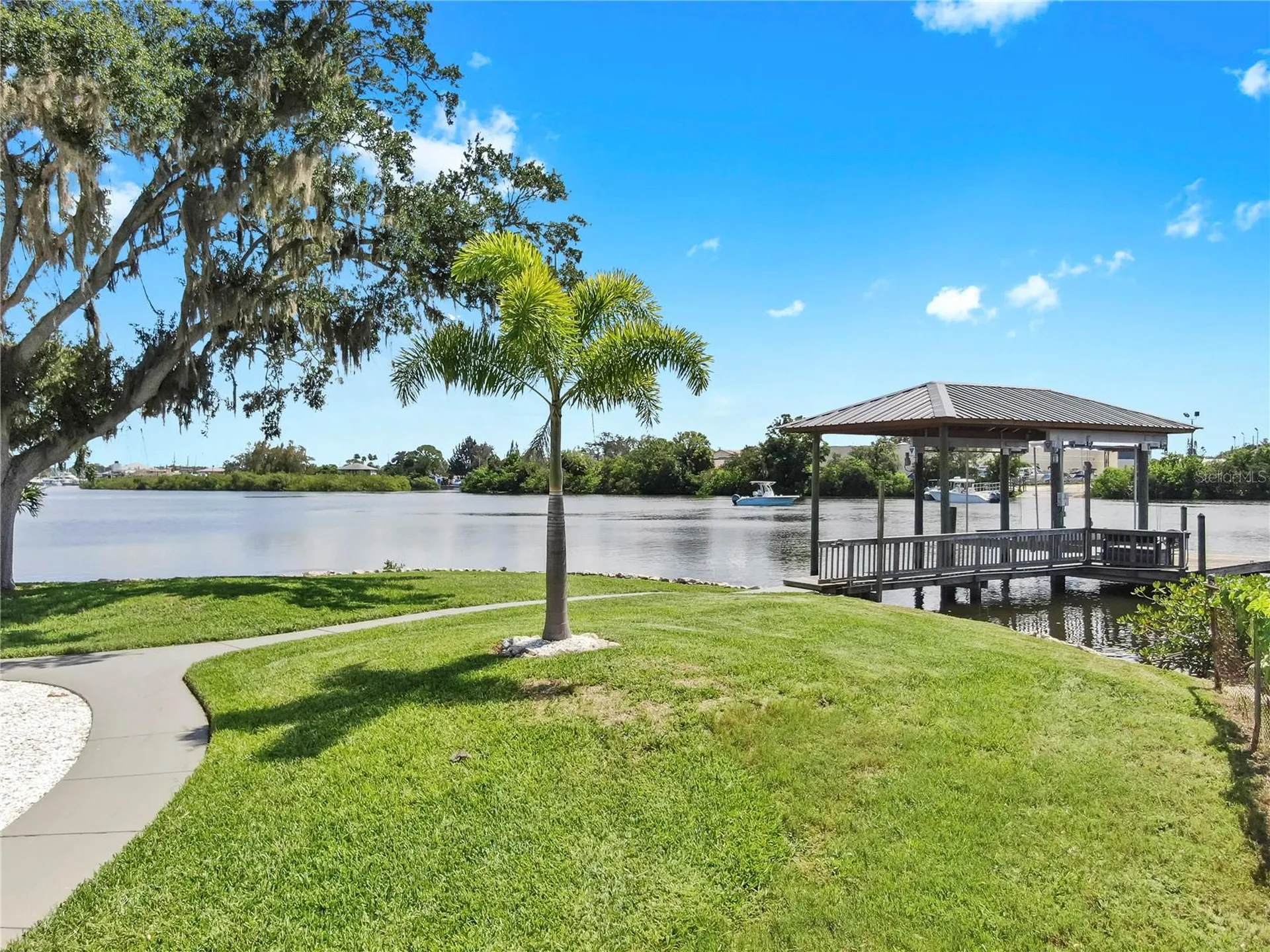 424 Doric Court Tarpon Springs FL 34689