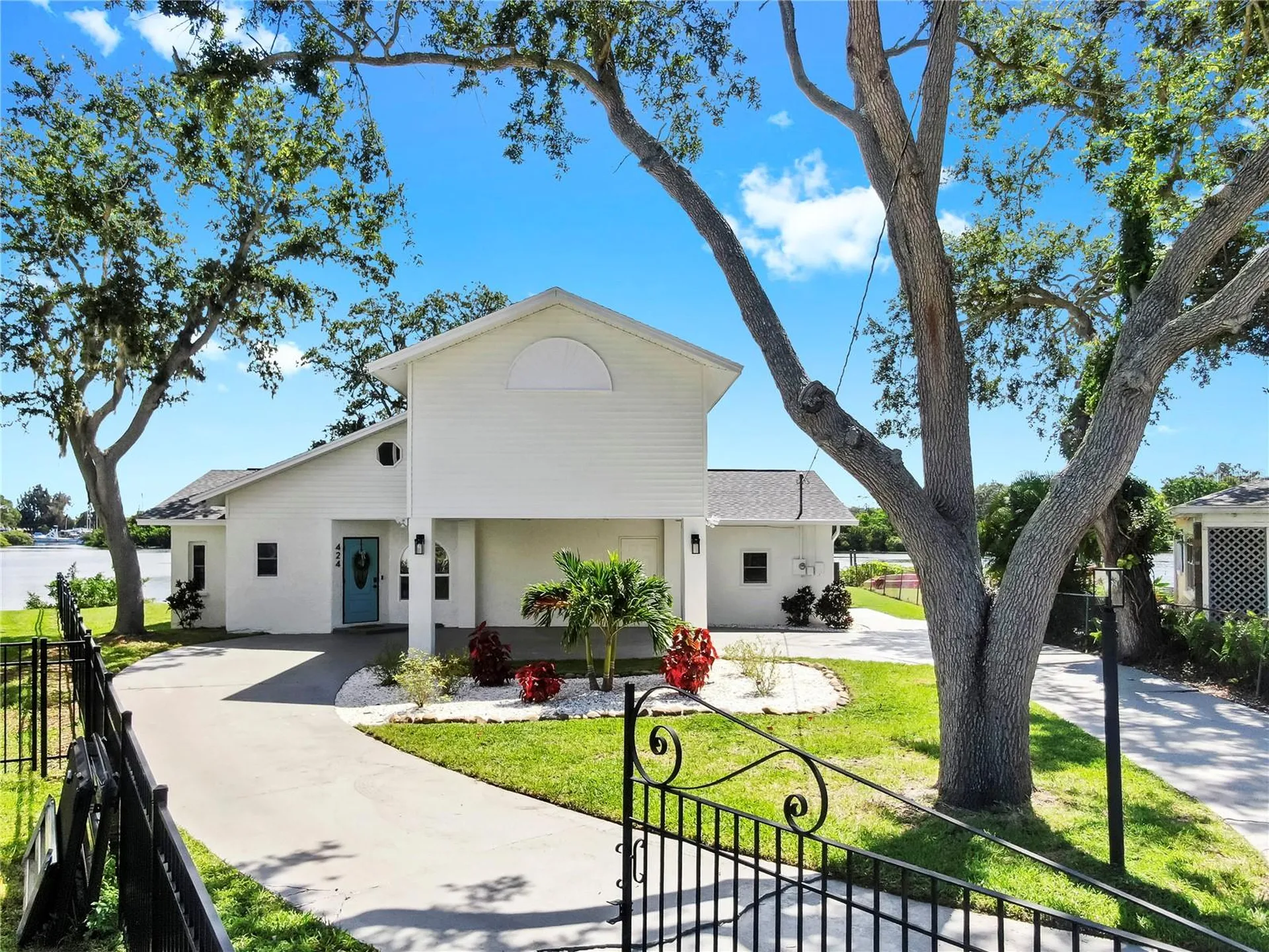 424 Doric Court Tarpon Springs FL 34689