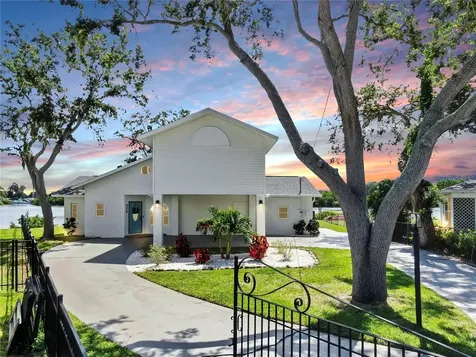 424 Doric Court Tarpon Springs FL 34689