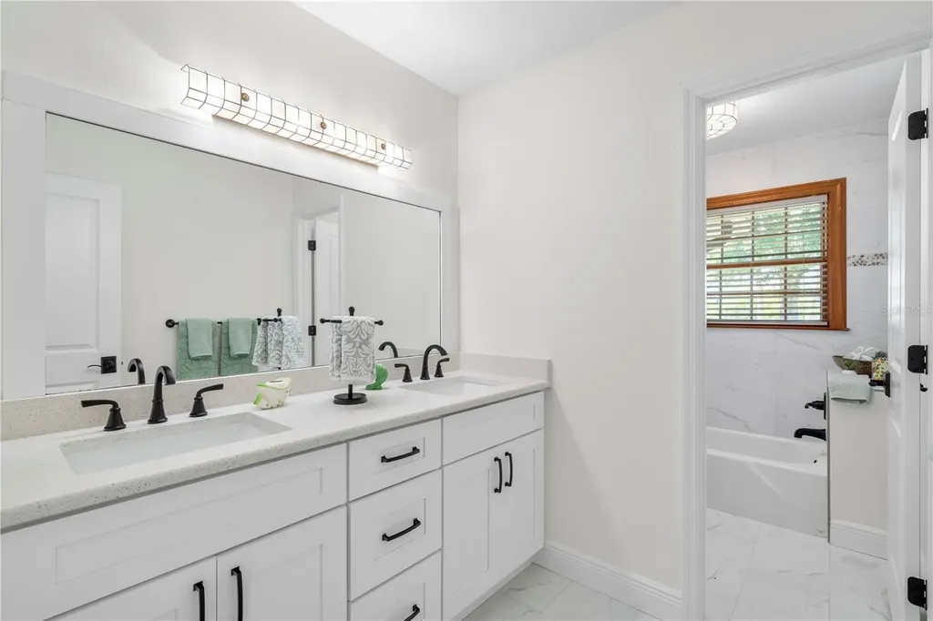 404 Dickman Drive SW Ruskin FL 33570