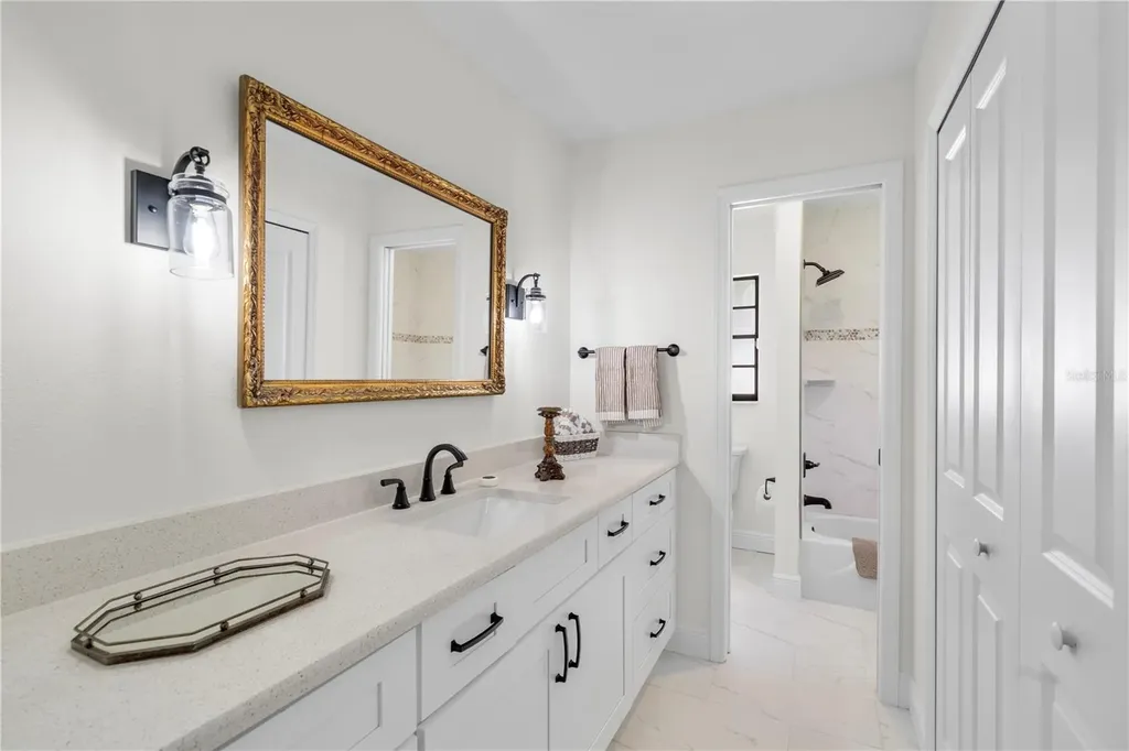 404 Dickman Drive SW Ruskin FL 33570