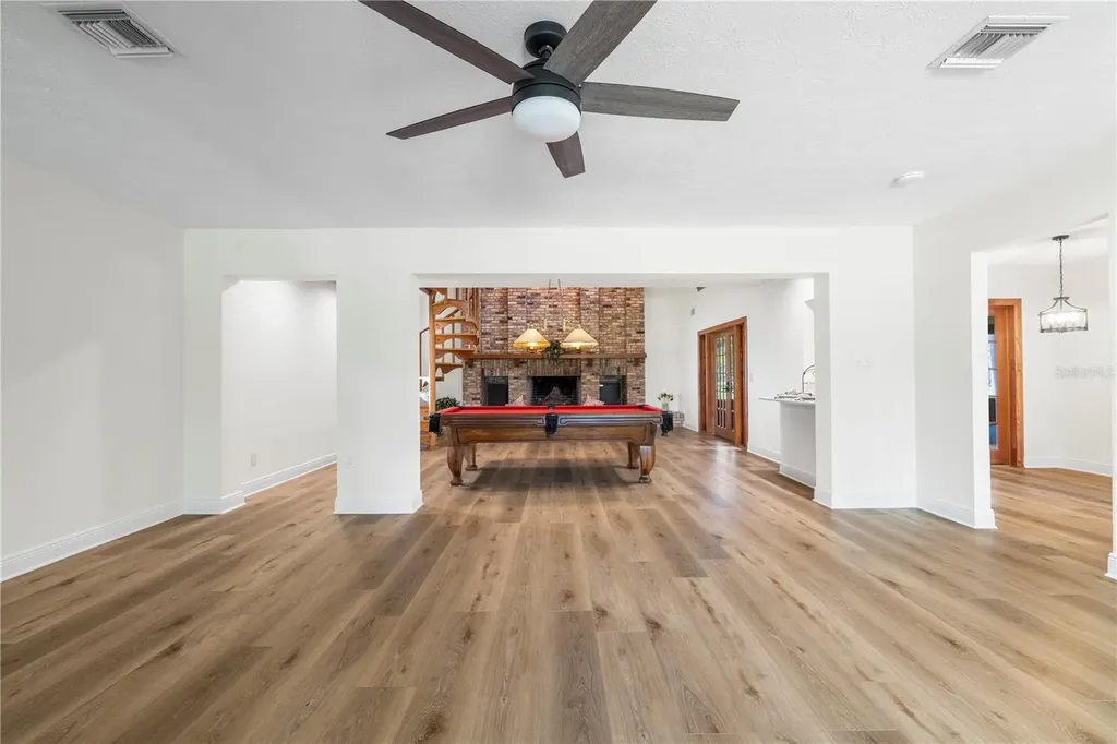404 Dickman Drive SW Ruskin FL 33570