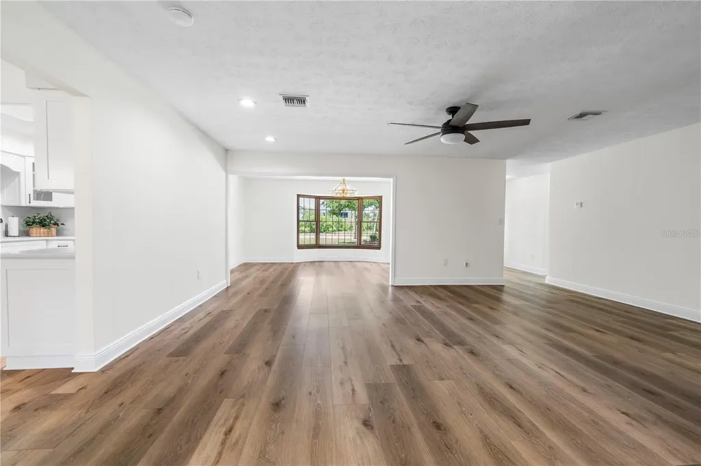 404 Dickman Drive SW Ruskin FL 33570